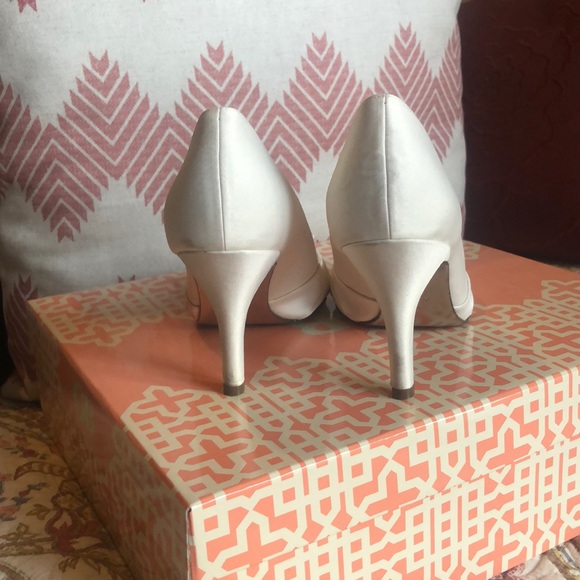 Classic Satin Peep Toe Ivory Bridal Pumps - Picture 3 of 8